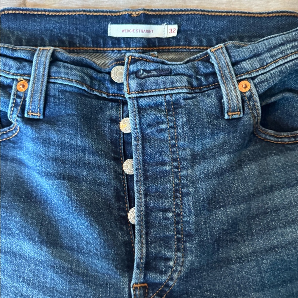 Levis Wedgie Straight Leg Jeans